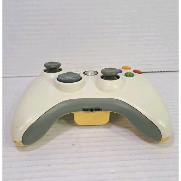 Microsoft Xbox 360 Wired Controller White OEM Genuine Tested Works Discolored - Picture 2 of 8